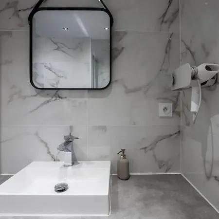 아파트 Terrasse & Parking Gratuit En 님