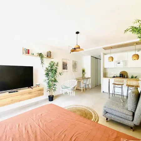 Terrasse & Parking Gratuit En * 님